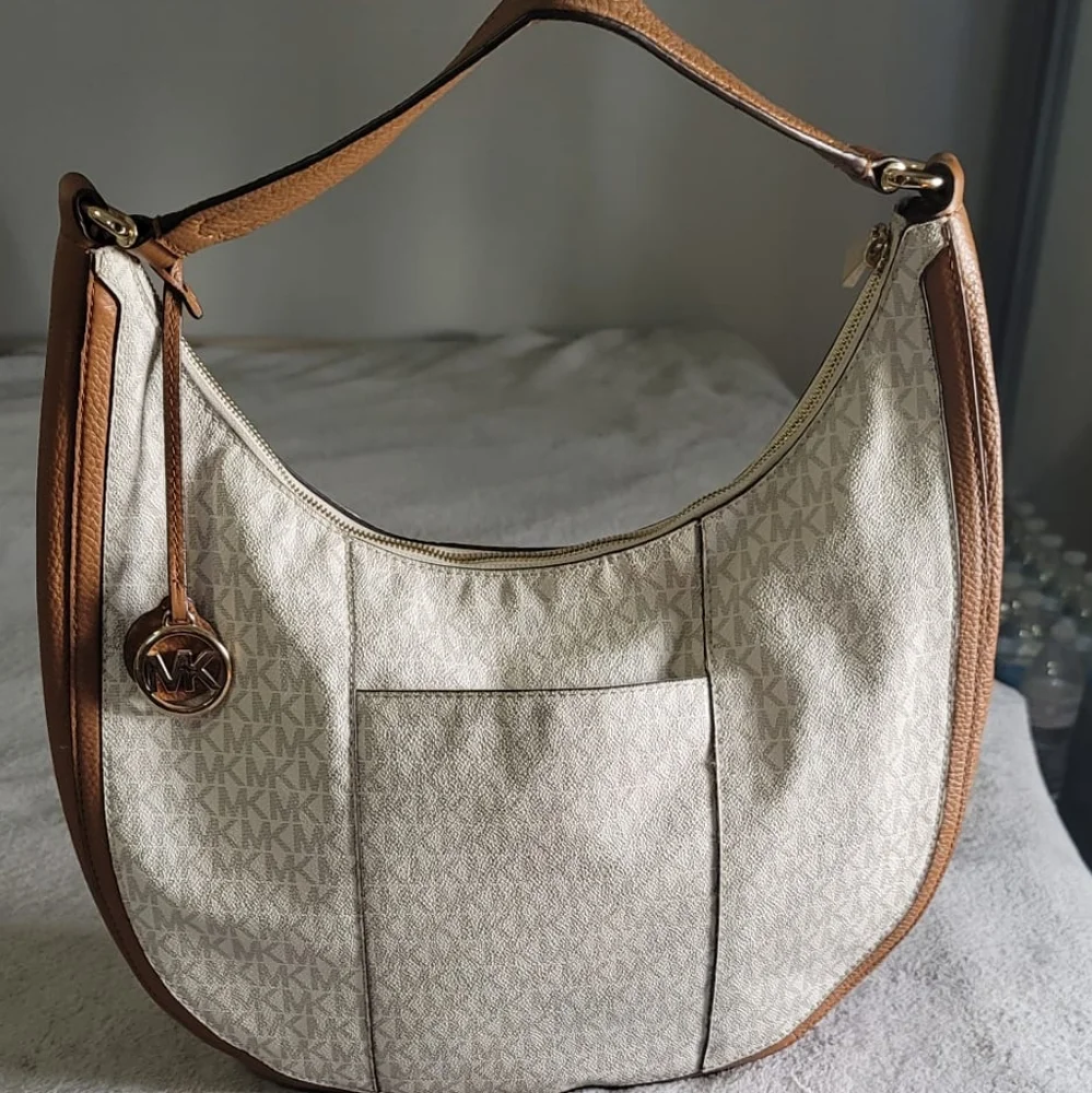 Michael's kors bags - Picture 12 of 14